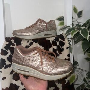 RARE Nike AIR MAX 1 (rose gold) bronze metallic snake sneakers women size 8